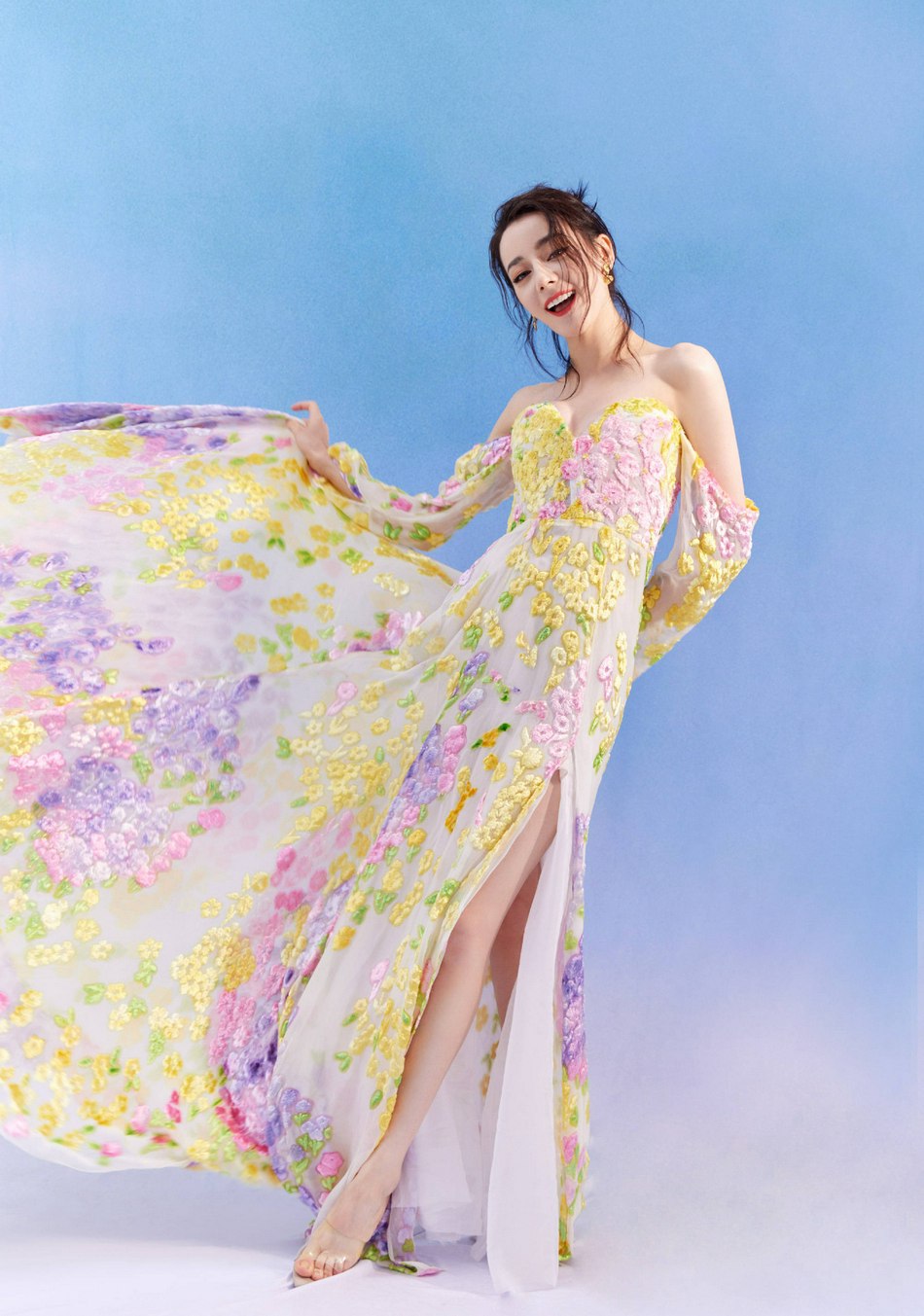 迪丽热巴抹胸碎花曳地长裙写真