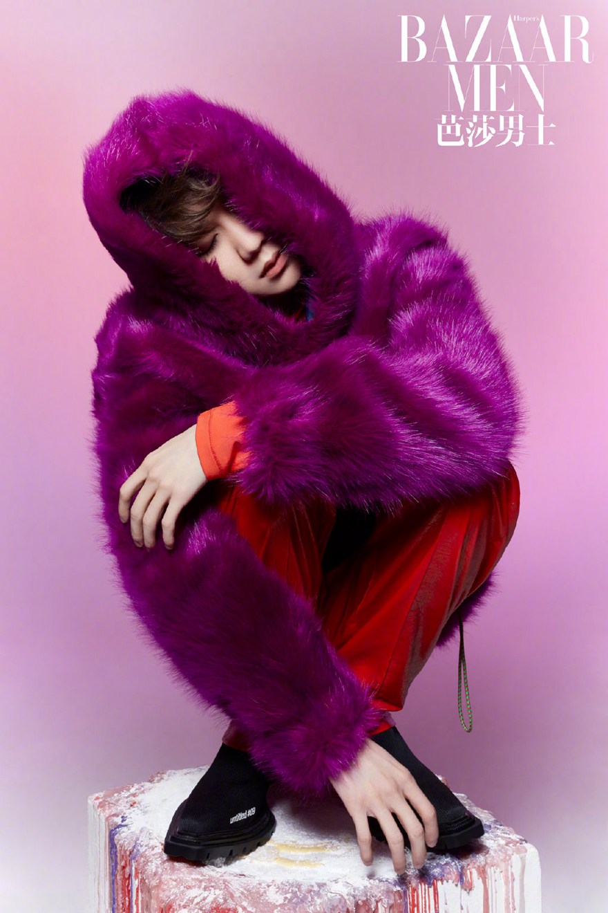 王源芭莎男士暖冬羽毛大片冷峻中带有一丝柔美