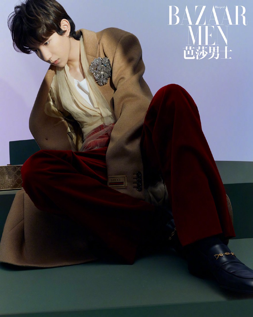 王源芭莎男士暖冬羽毛大片冷峻中带有一丝柔美