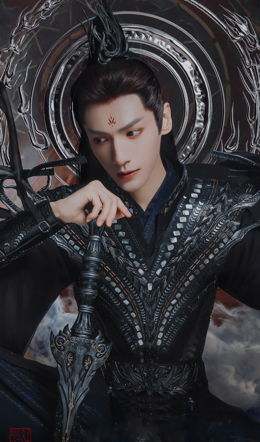 罗云熙魔神黑衣造型飒爽神秘惊喜感图片