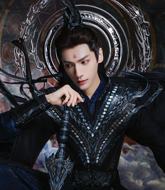 罗云熙魔神黑衣造型飒爽神秘惊喜感图片