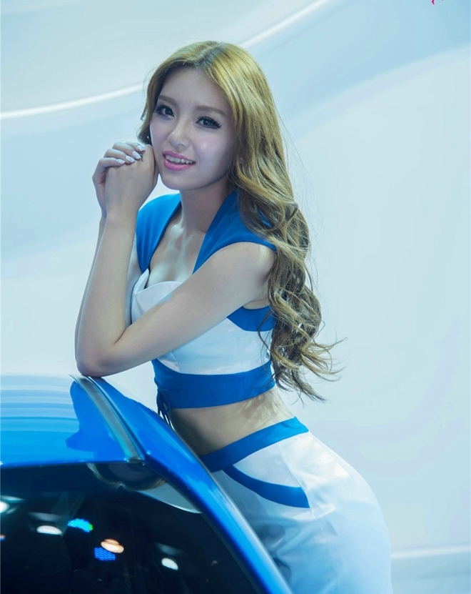 金发美女车模小蛮腰大长腿私拍