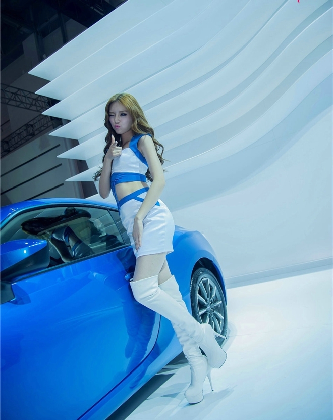 金发美女车模小蛮腰大长腿私拍