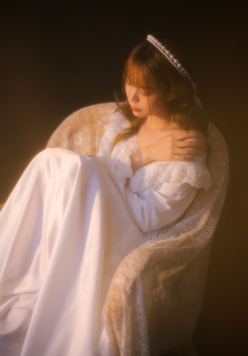 性感少女小露香肩朦胧梦幻套图