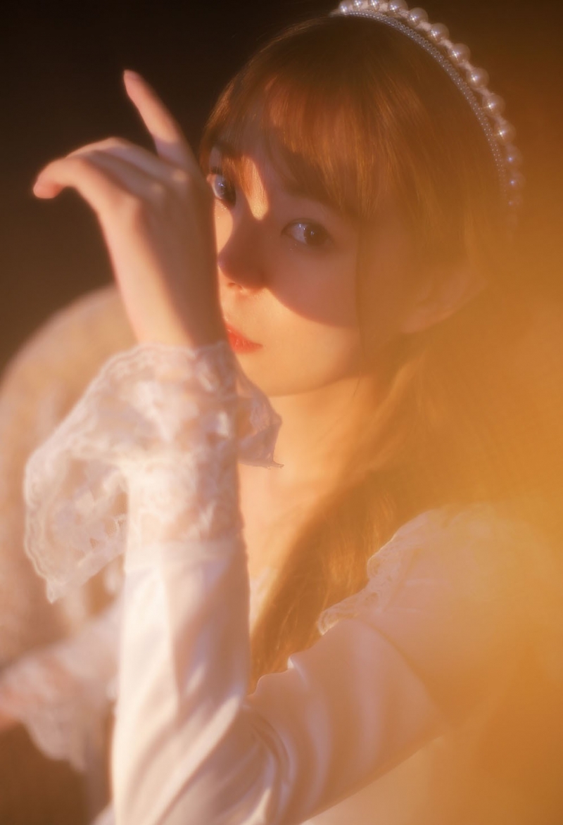 性感少女小露香肩朦胧梦幻套图