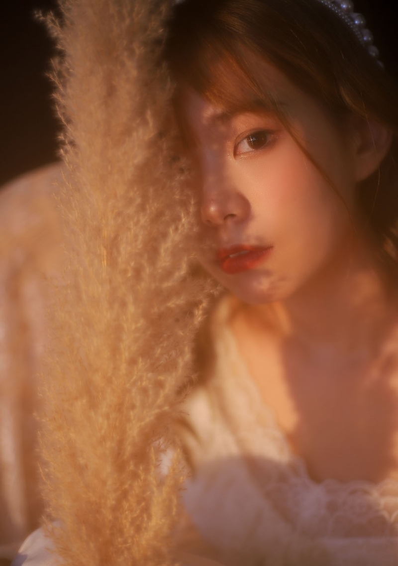 性感少女小露香肩朦胧梦幻套图