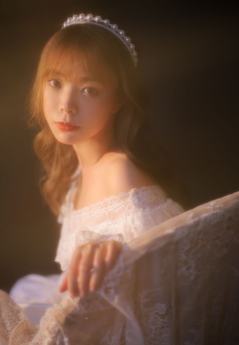 性感少女小露香肩朦胧梦幻套图