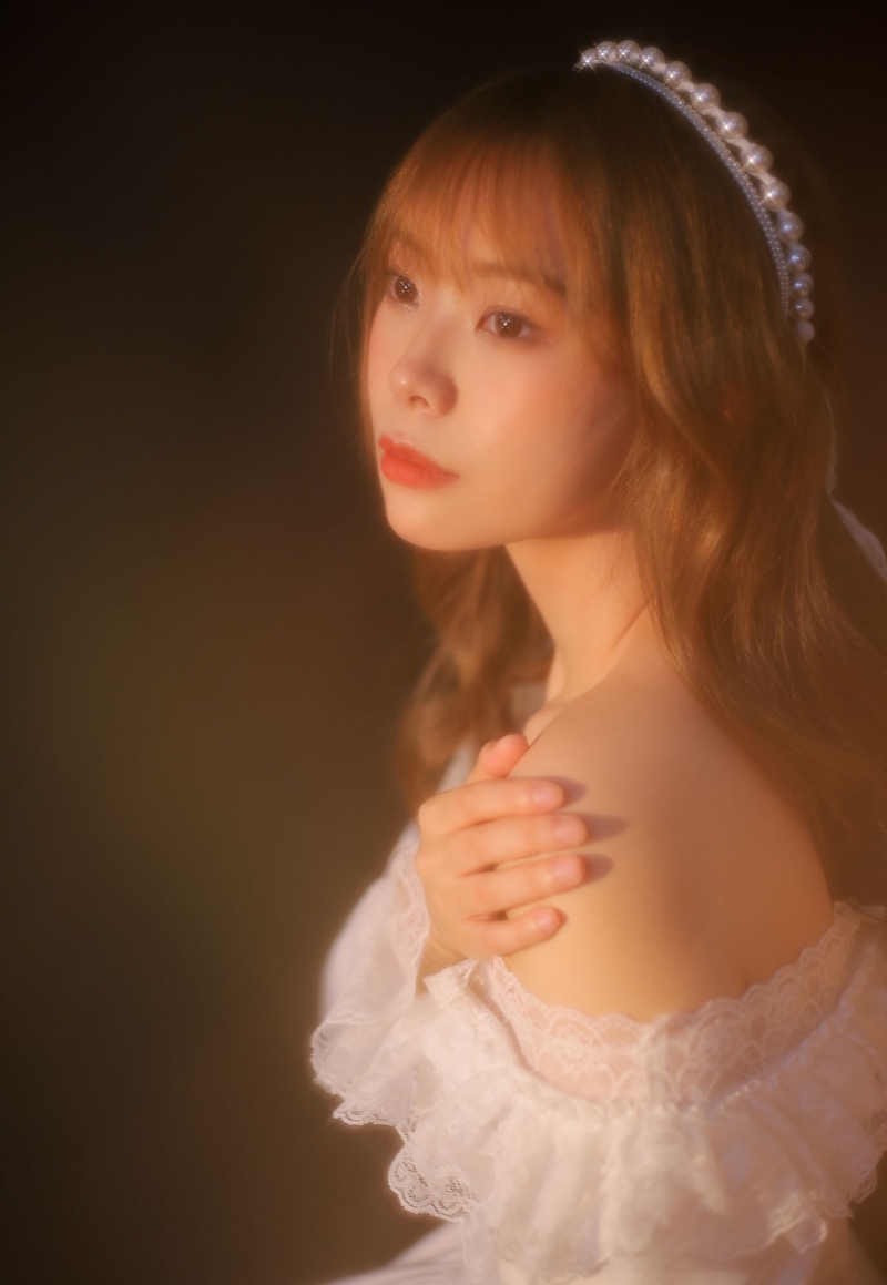 性感少女小露香肩朦胧梦幻套图