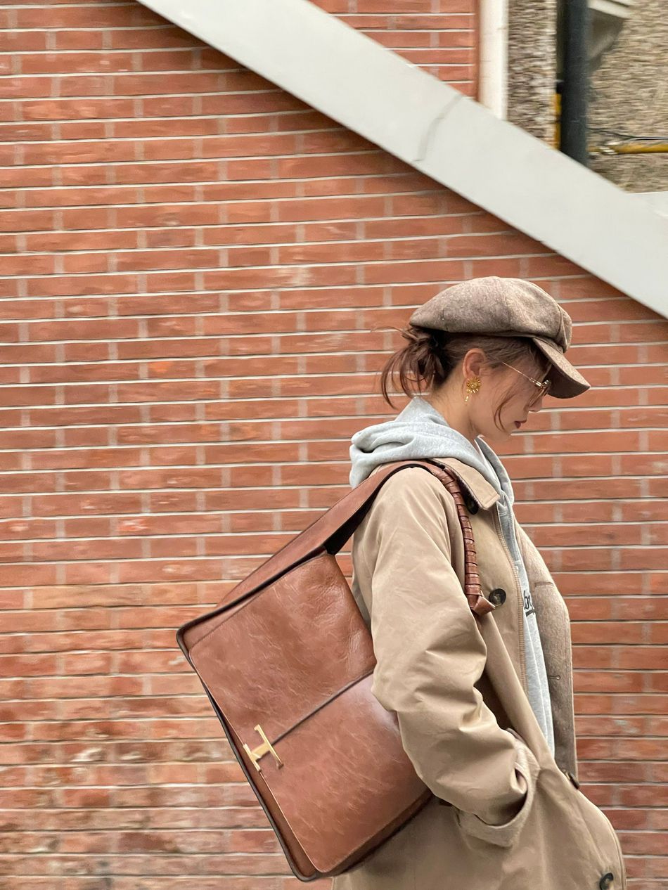 刘诗诗英伦风造型氛围感十足写真