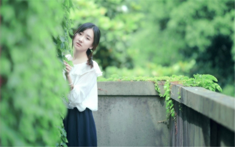 文艺范美女韩式麻花辫街拍写真