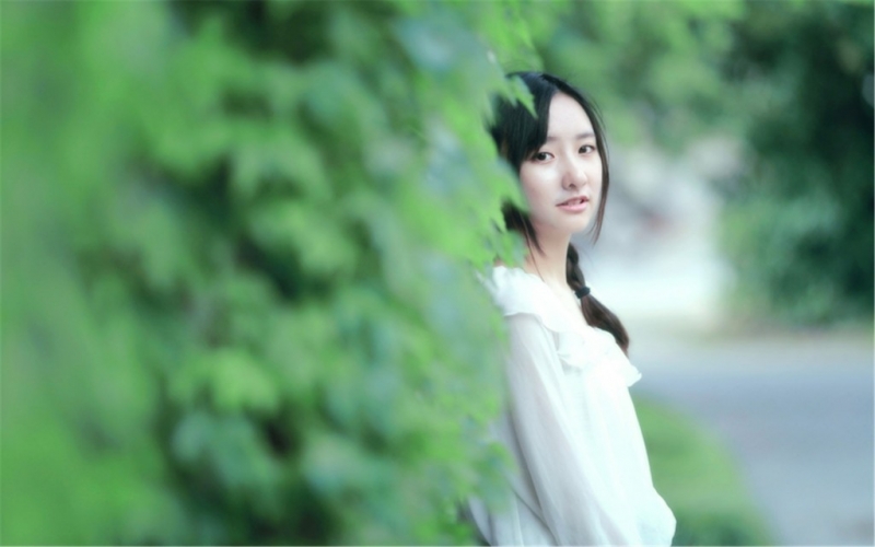 文艺范美女韩式麻花辫街拍写真