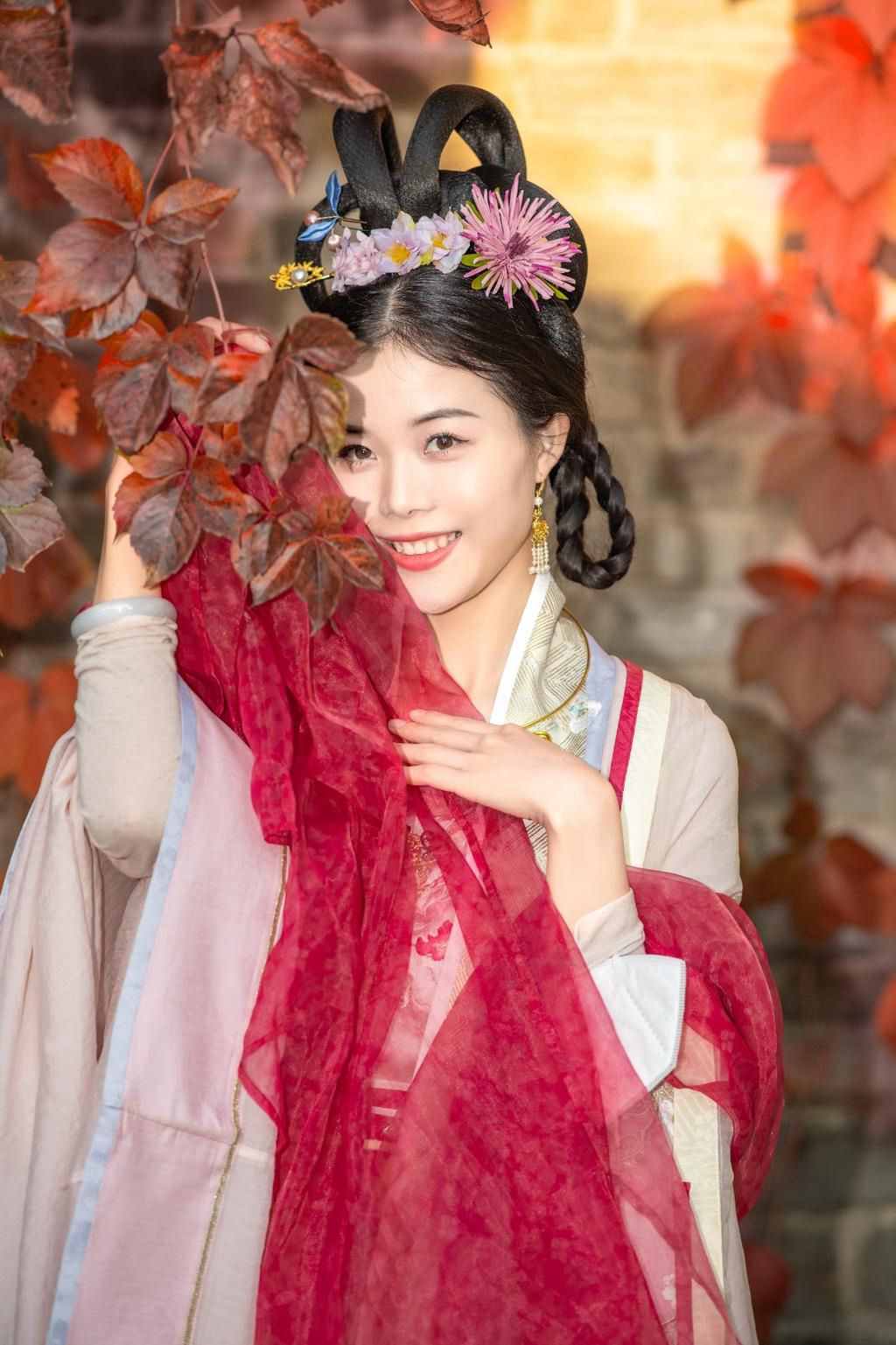 汉服美女俏丽容貌窈窕身姿图片