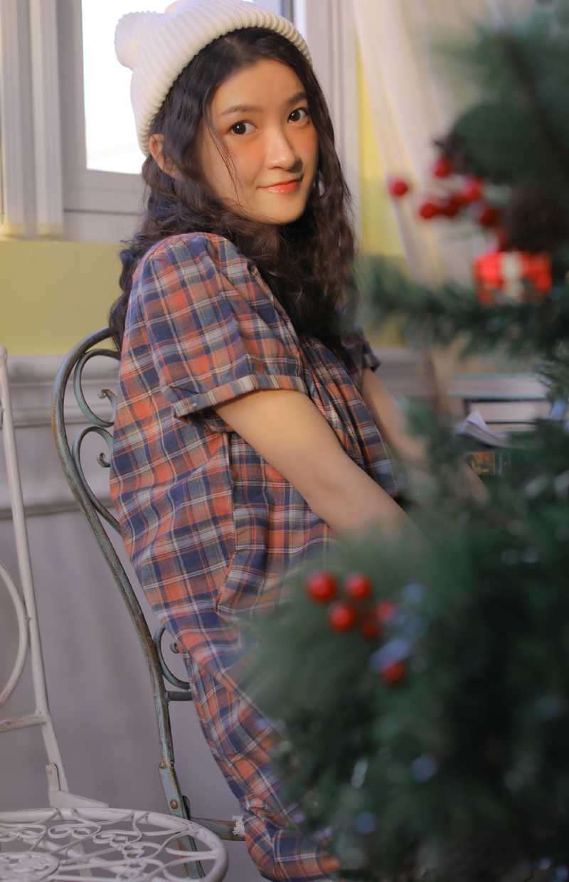 格子短裙美女萝莉白丝美腿写真