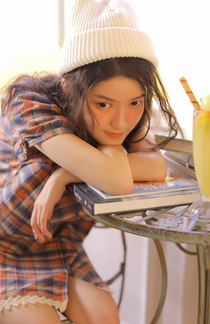 格子短裙美女萝莉白丝美腿写真