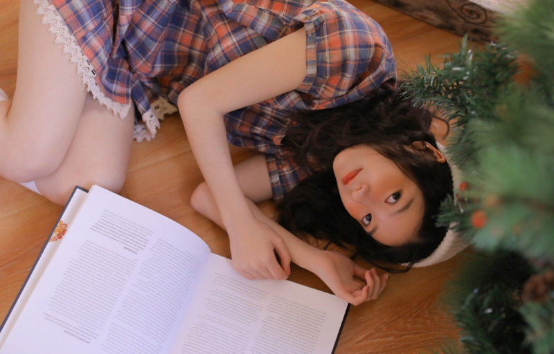 格子短裙美女萝莉白丝美腿写真