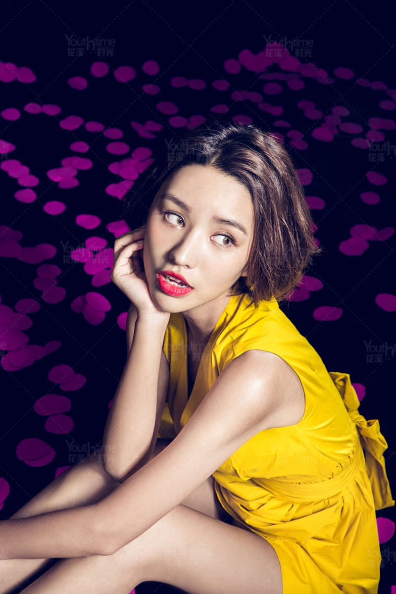 红唇美女高跟美腿性感迷人套图