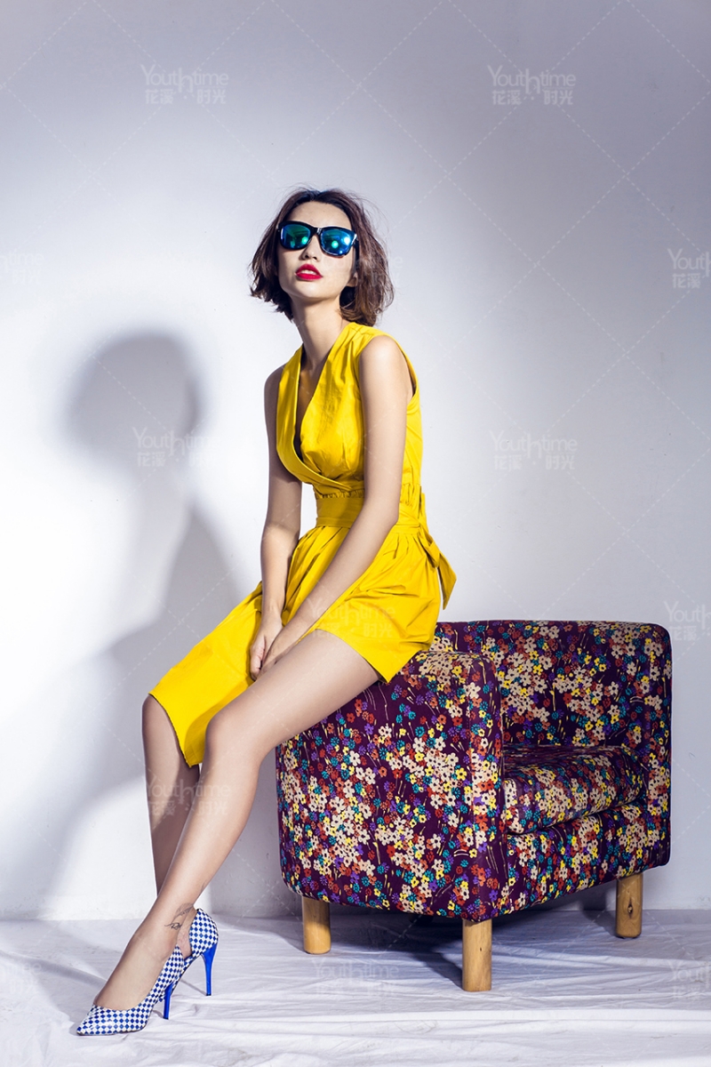 红唇美女高跟美腿性感迷人套图