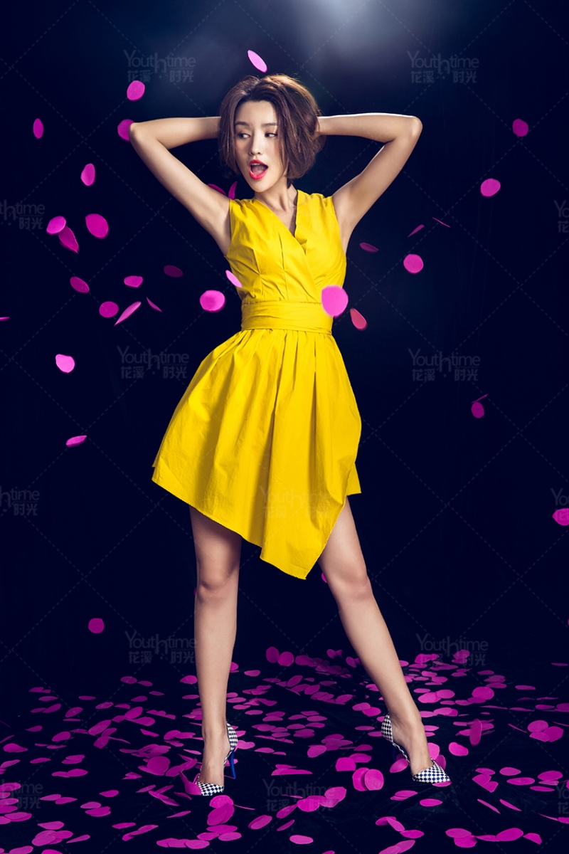 红唇美女高跟美腿性感迷人套图