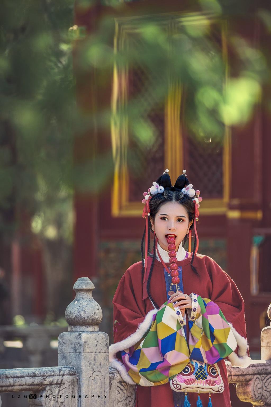 故宫里的汉服美女娇小玲珑图片