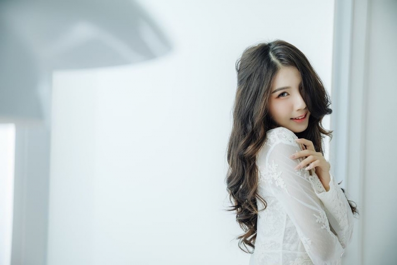 床上美女香肩美腿极品销魂热图