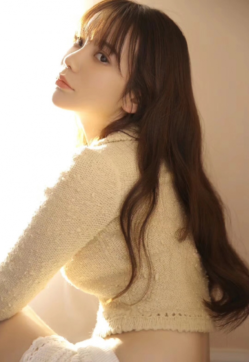 秀人网大波美女丰满凹凸白皙长腿迷人照