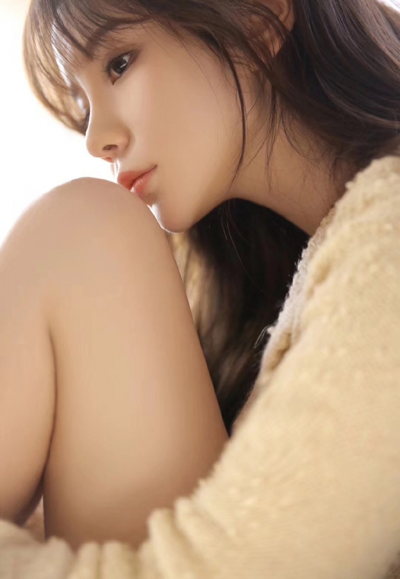 秀人网大波美女丰满凹凸白皙长腿迷人照