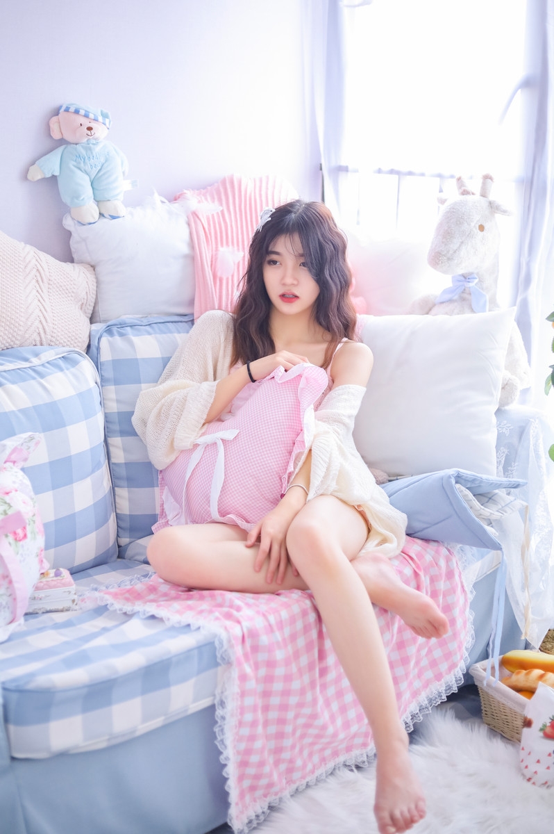 优果网美女红唇清新又美艳美腿艺术写真