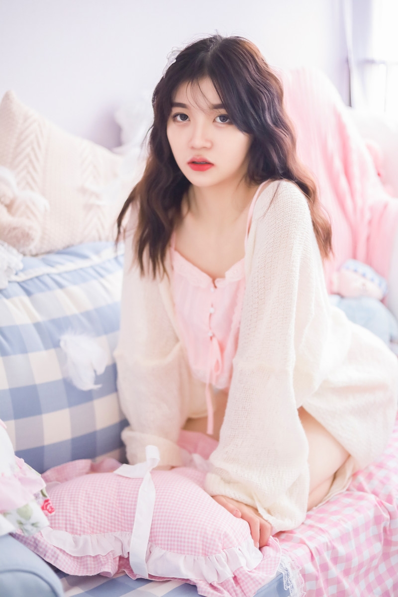 优果网美女红唇清新又美艳美腿艺术写真