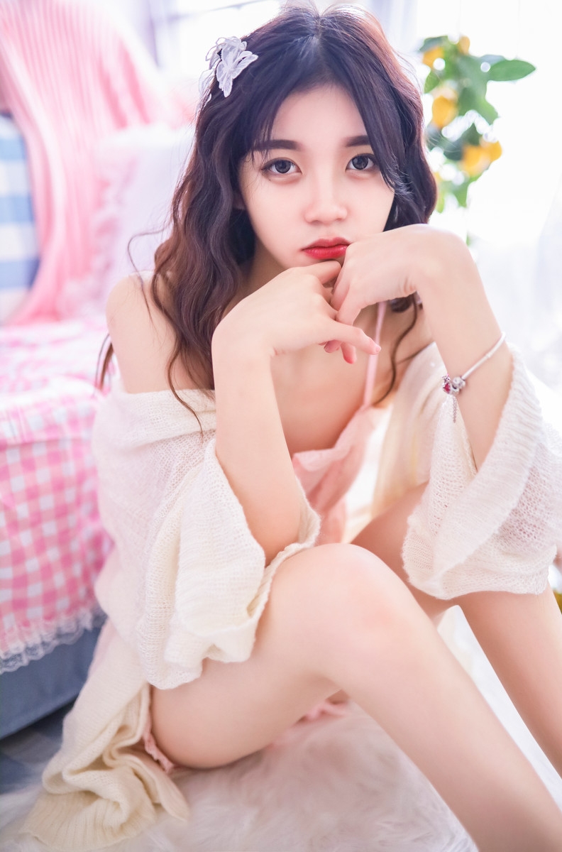 优果网美女红唇清新又美艳美腿艺术写真