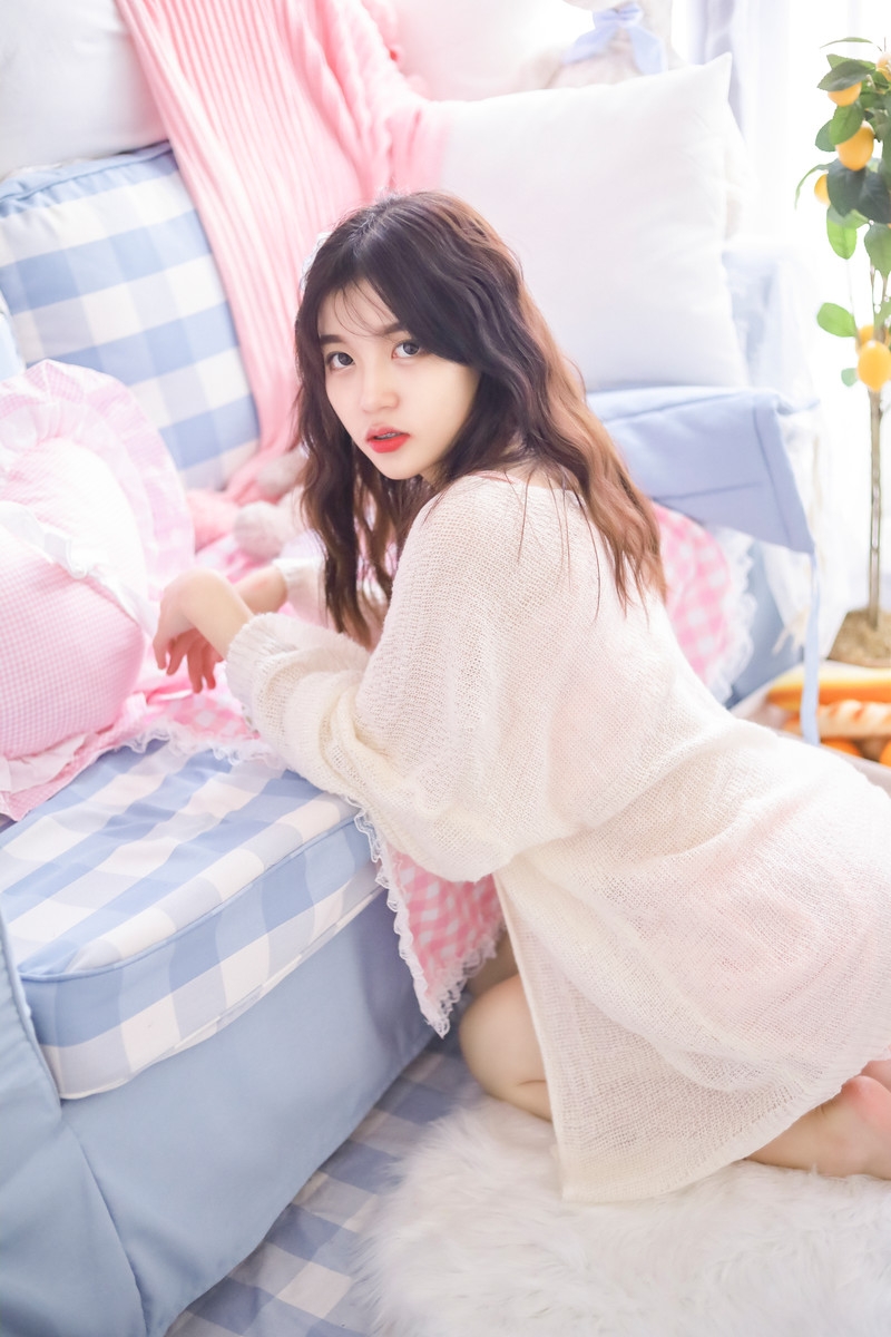 优果网美女红唇清新又美艳美腿艺术写真