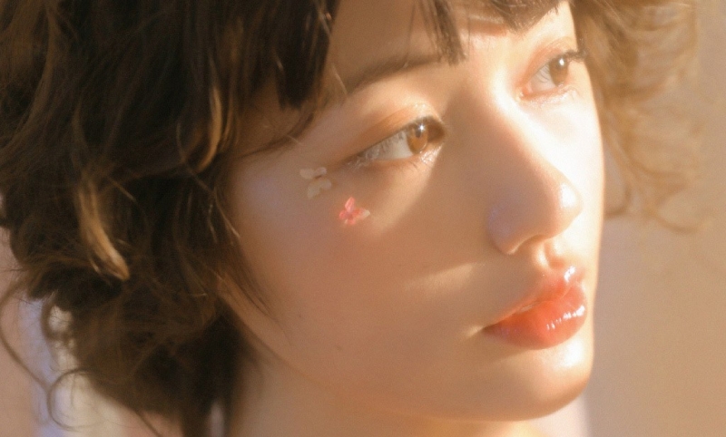 粉嫩小女生光滑牛奶肌私房写真