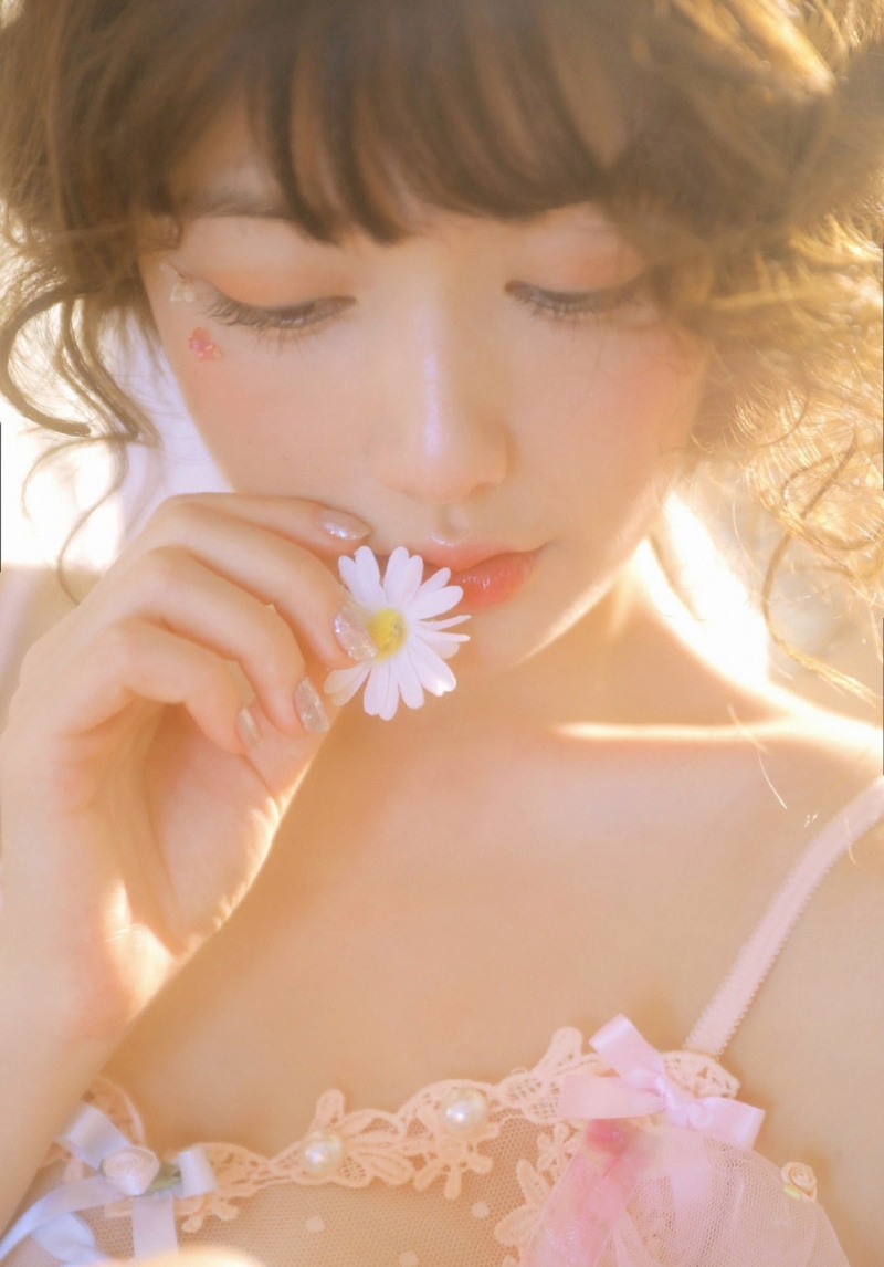 粉嫩小女生光滑牛奶肌私房写真