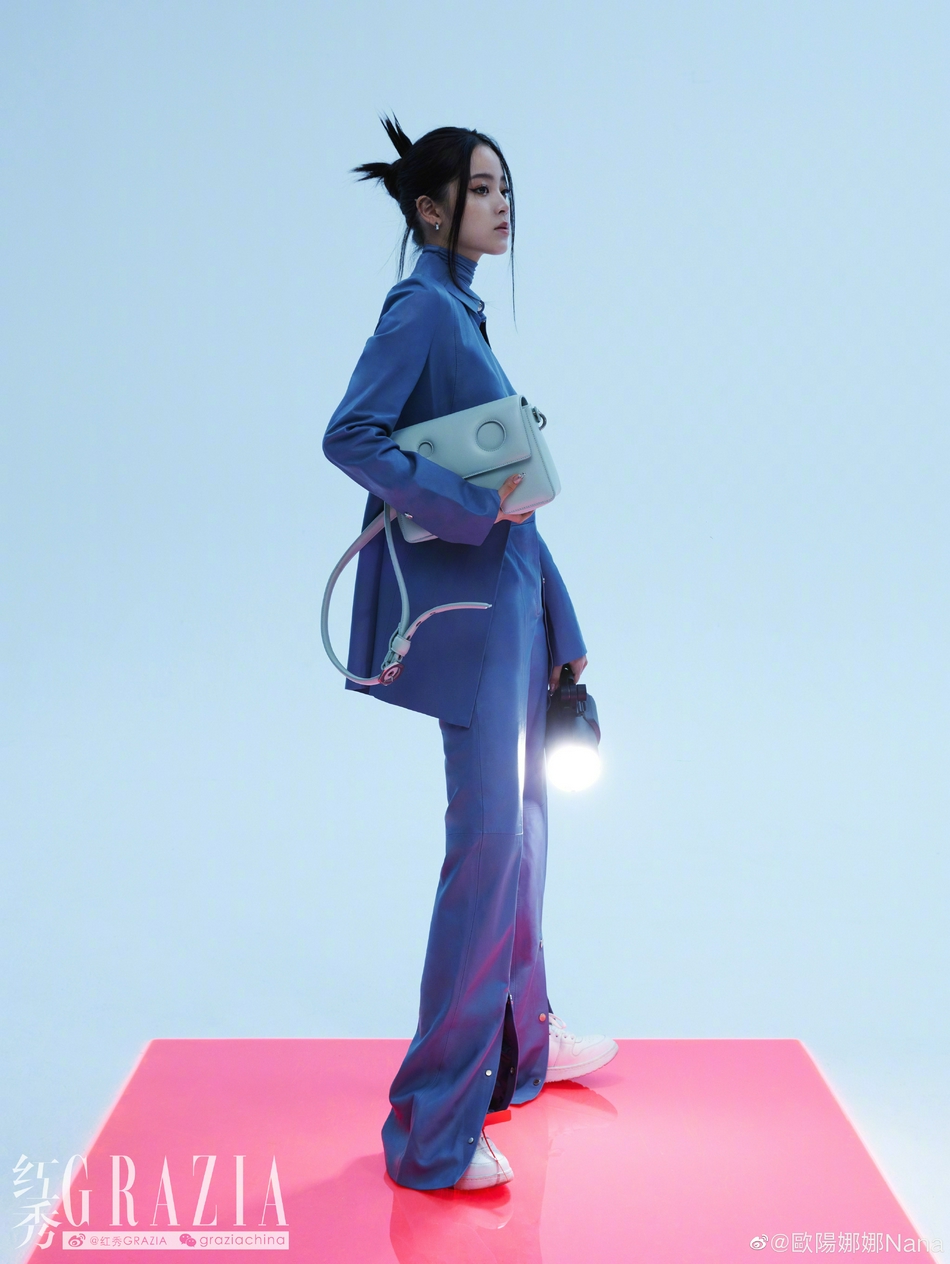 欧阳娜娜化身潮酷少女杂志写真