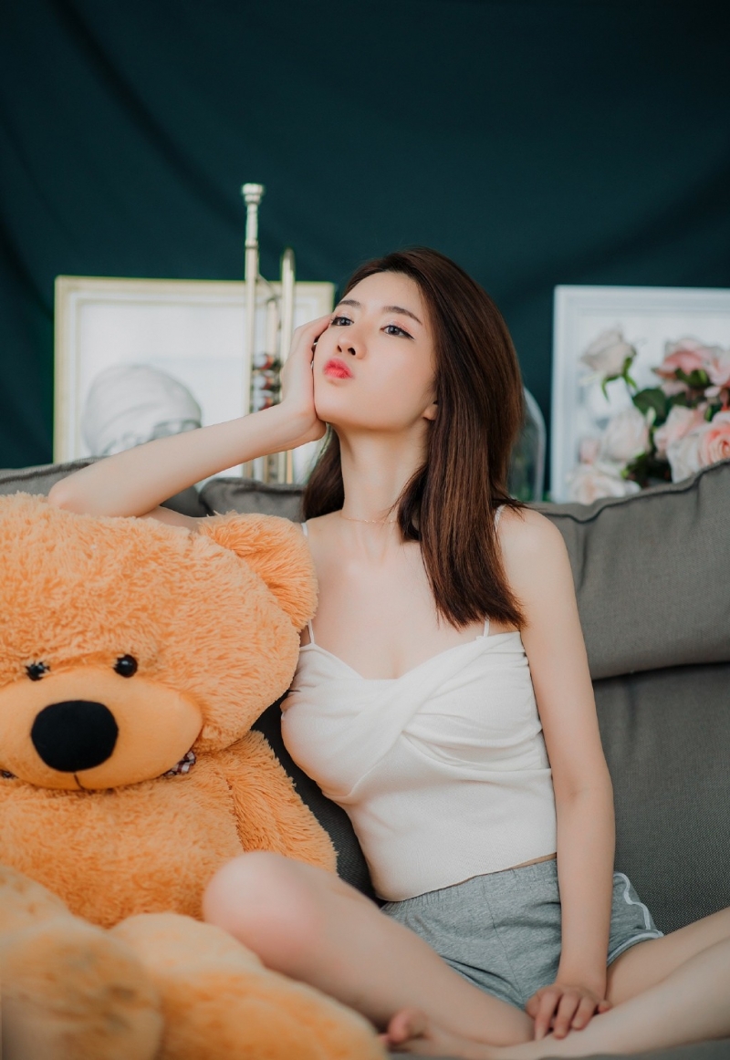 性感大长腿美女傲人事业线热图