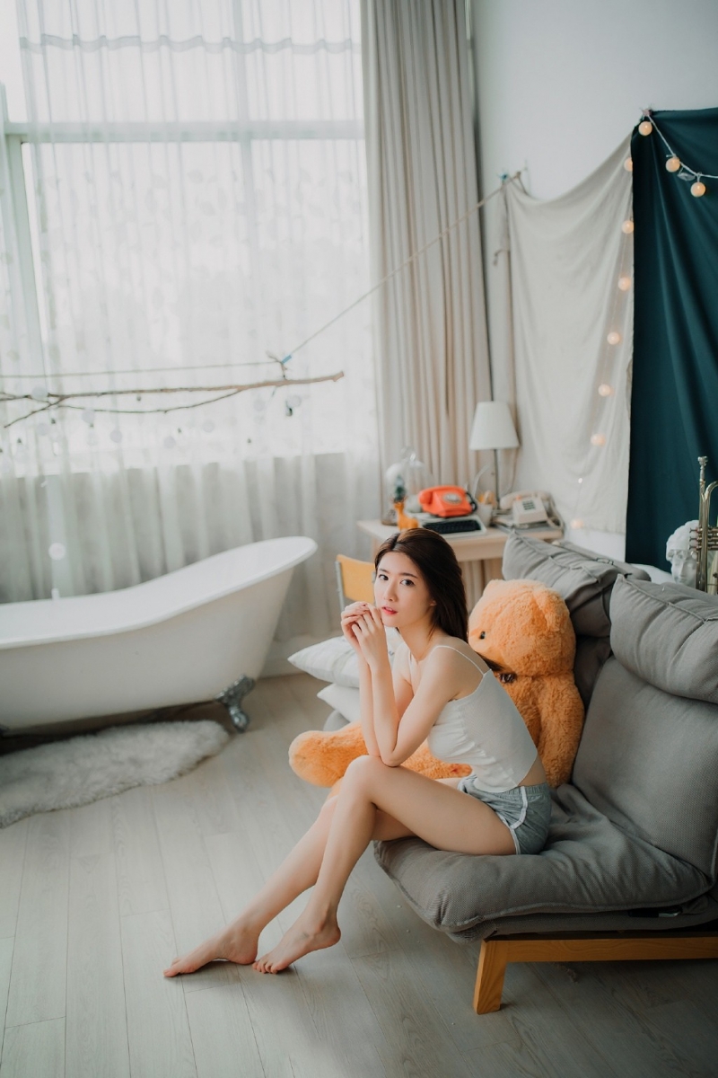 性感大长腿美女傲人事业线热图