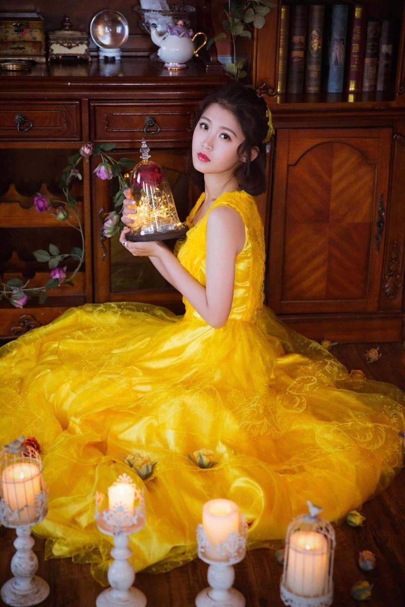 短发美女黄色长裙温柔大方写真