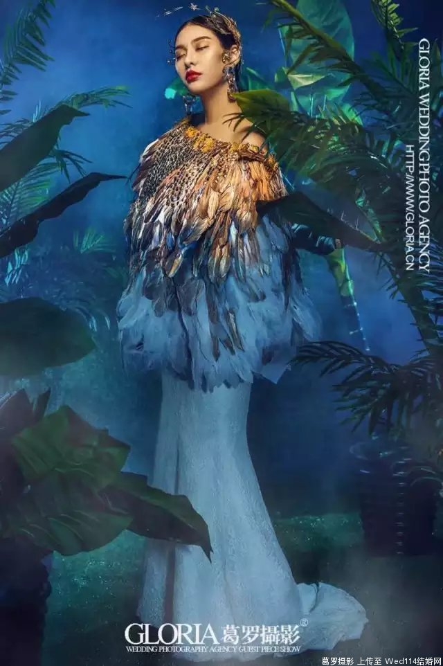 红唇美女前凸后翘迷人曲线美图