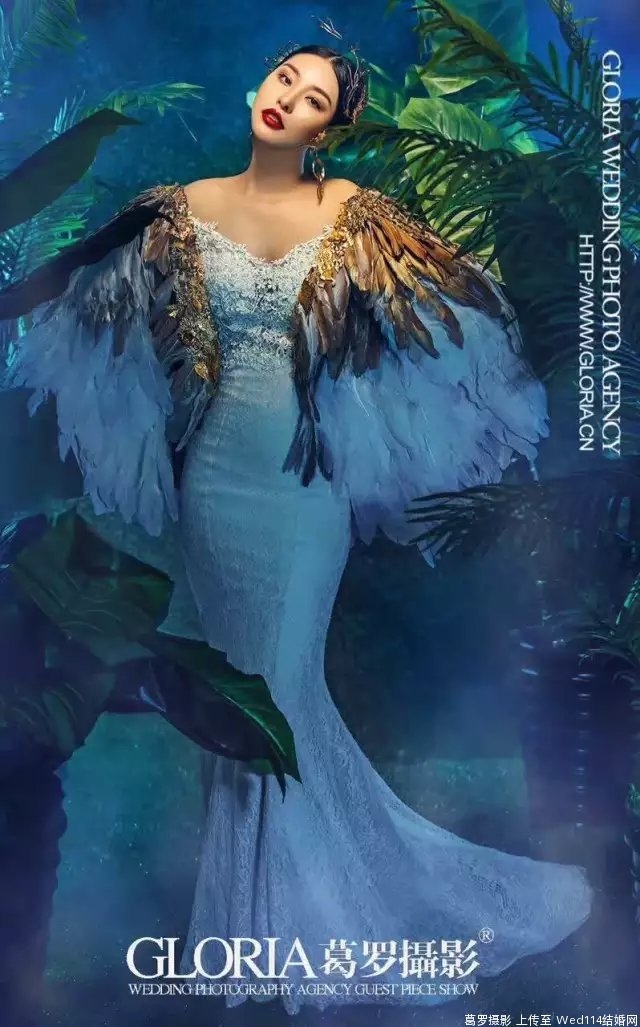 红唇美女前凸后翘迷人曲线美图