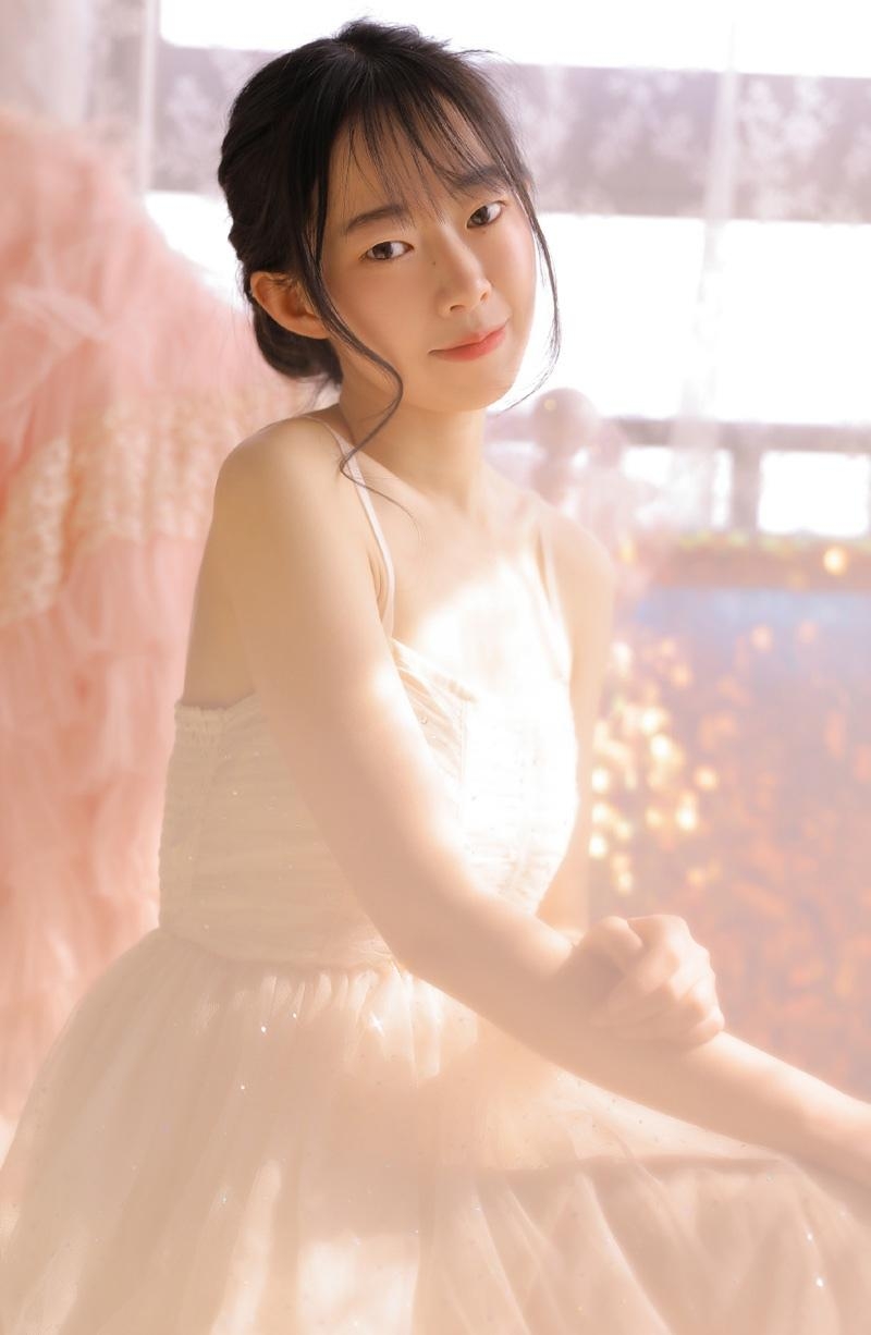 清纯美女抹胸纱裙朦胧梦幻写真