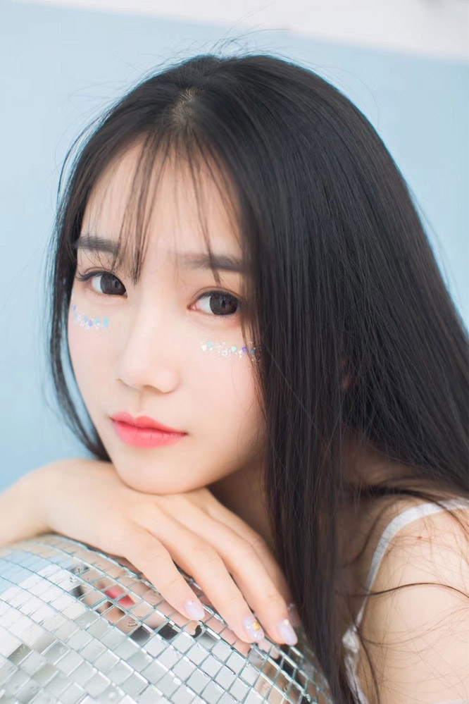 迷人美女极品透视湿身诱惑私拍