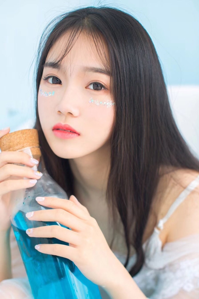 迷人美女极品透视湿身诱惑私拍