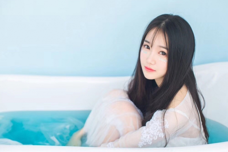 迷人美女极品透视湿身诱惑私拍