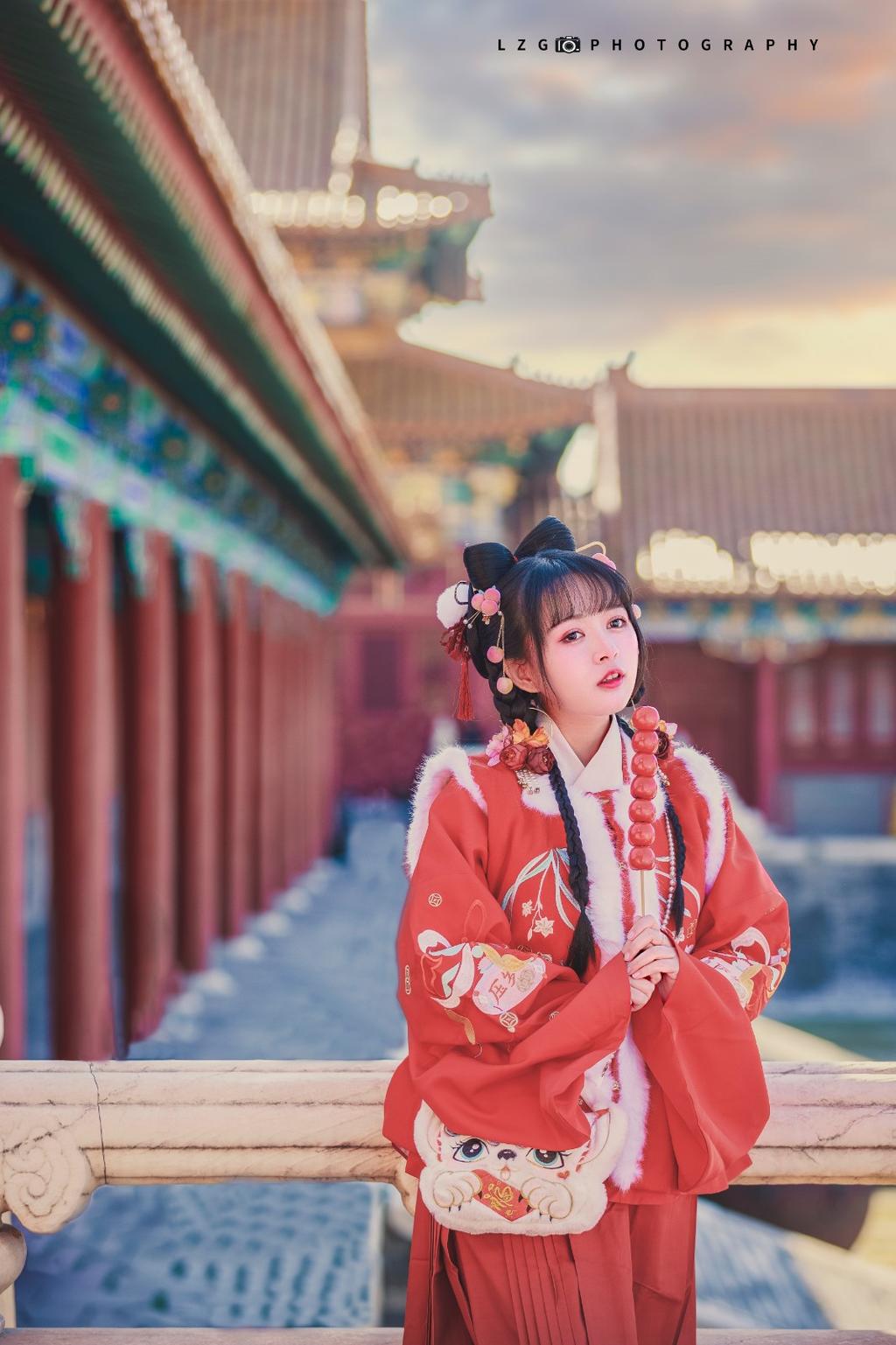 汉服少女红妆素裹明媚娇俏图片