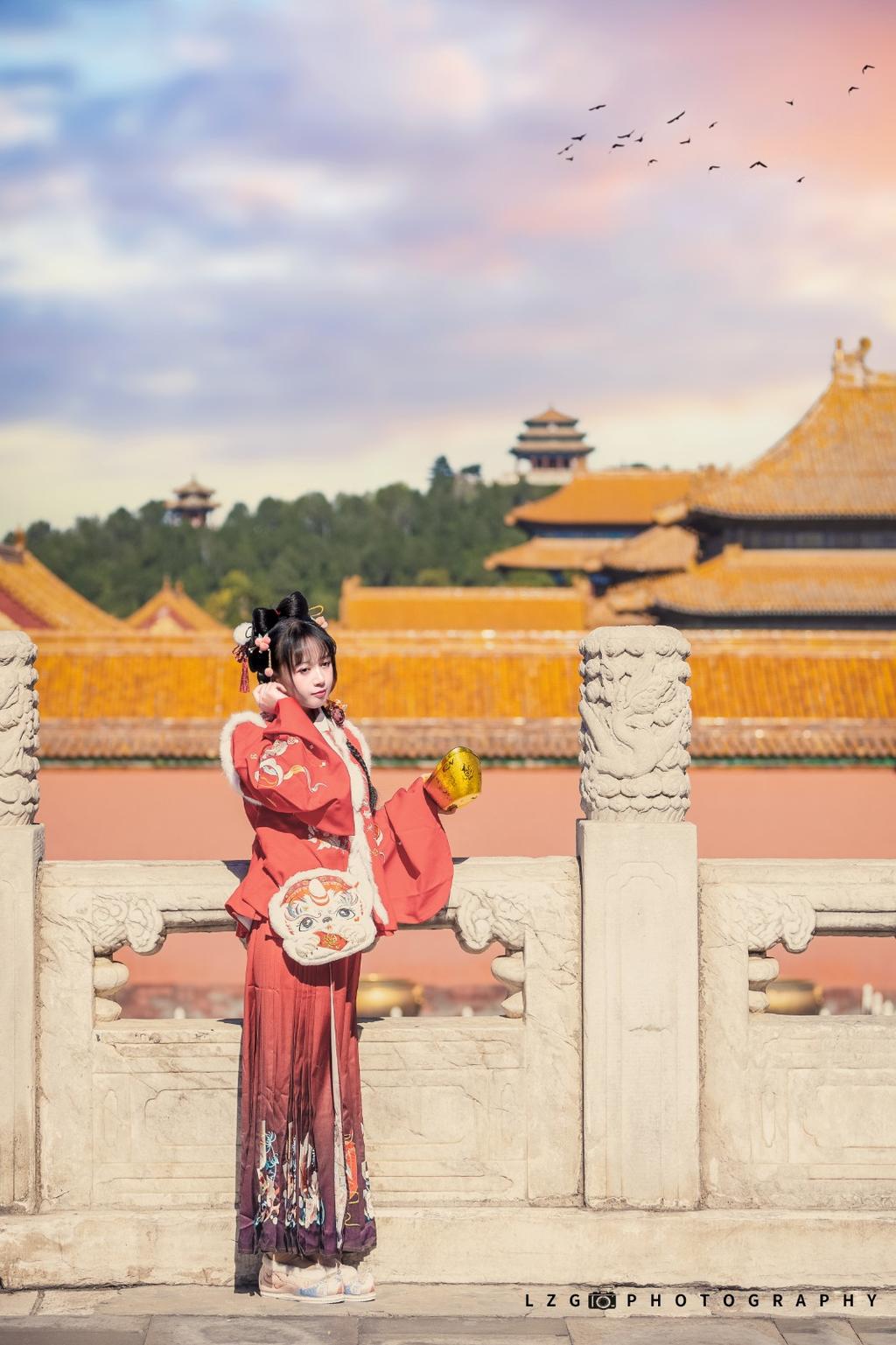 汉服少女红妆素裹明媚娇俏图片