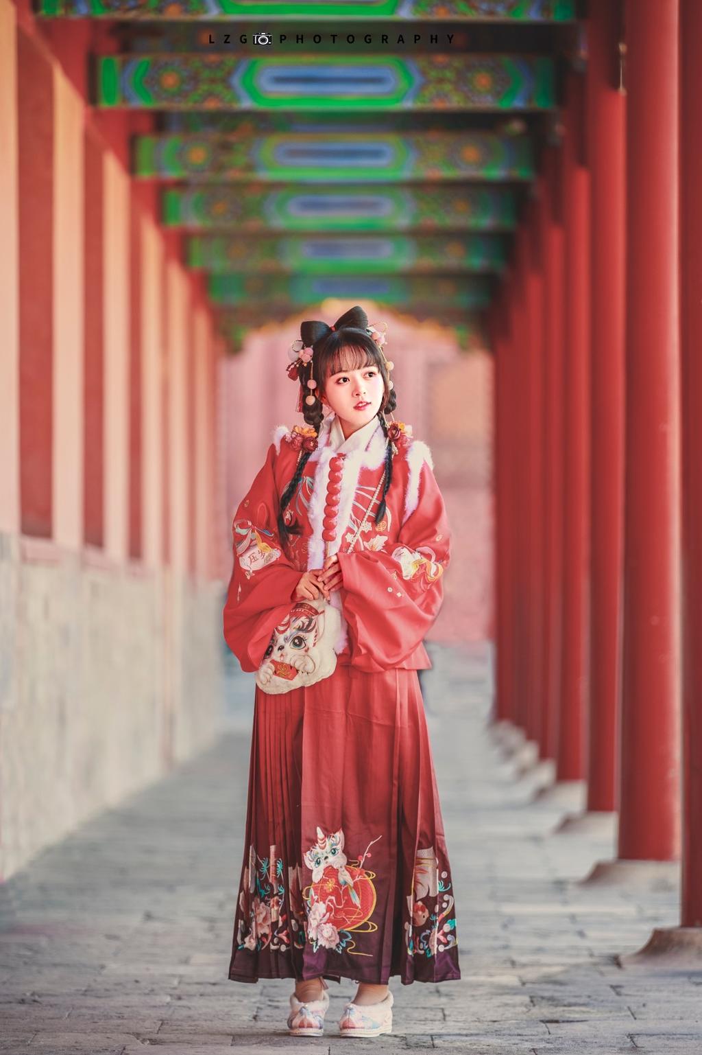 汉服少女红妆素裹明媚娇俏图片