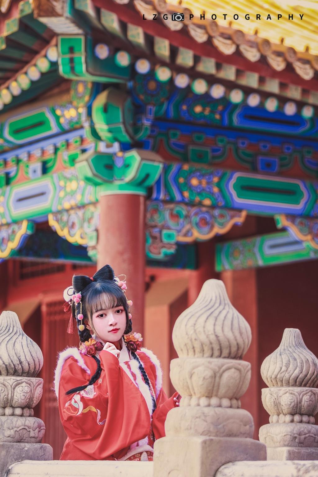 汉服少女红妆素裹明媚娇俏图片