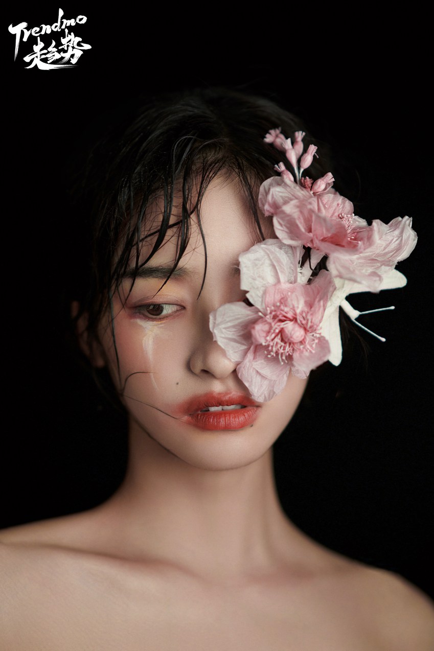 沈月泪痕妆《trendmo》写真易碎感氛围拉满 ​