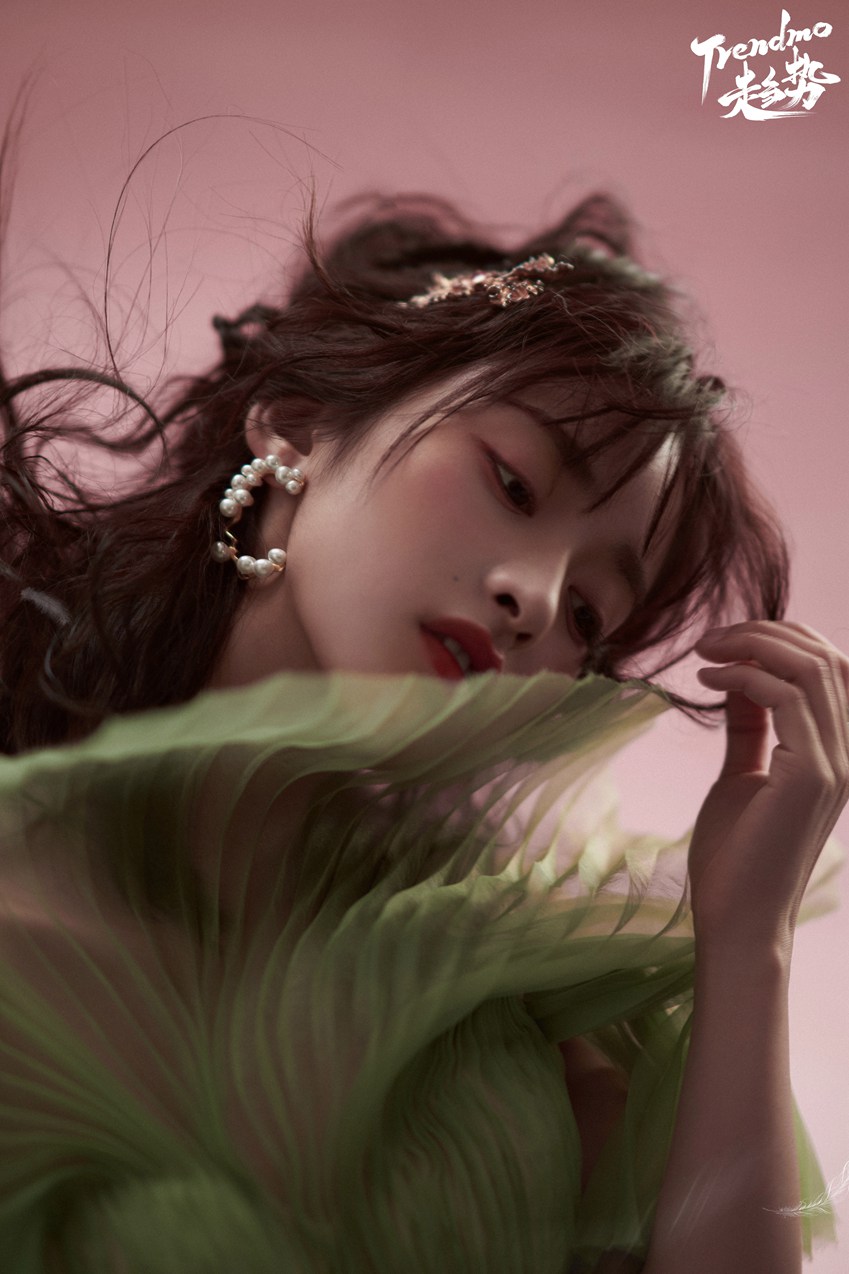 沈月泪痕妆《trendmo》写真易碎感氛围拉满 ​