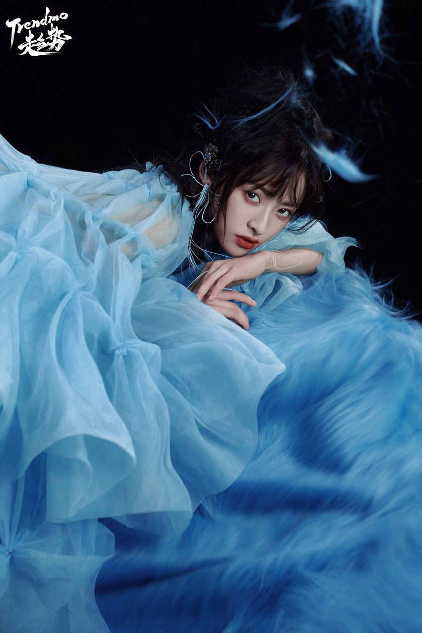 沈月泪痕妆《trendmo》写真易碎感氛围拉满 ​