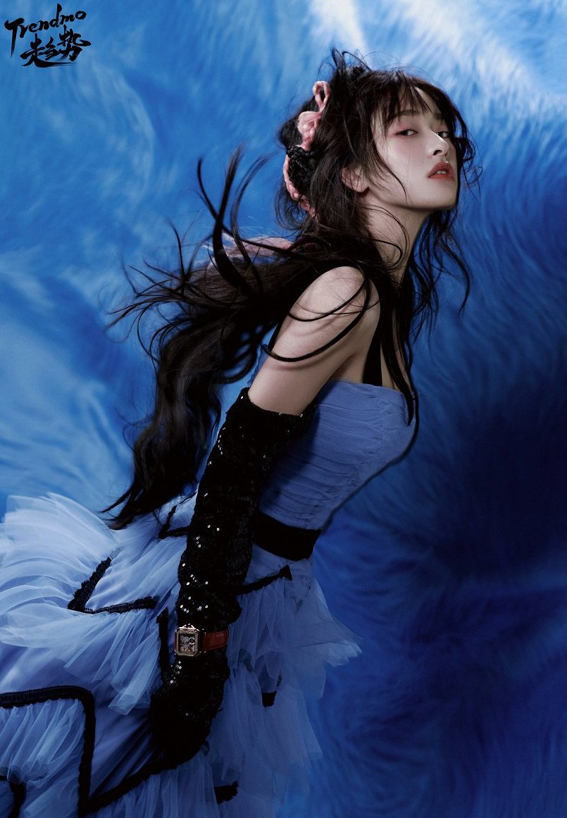 沈月泪痕妆《trendmo》写真易碎感氛围拉满 ​